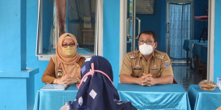 Walikota Metro Kunjungan ke posyandu Raden Intan Kelurahan Tejoagung