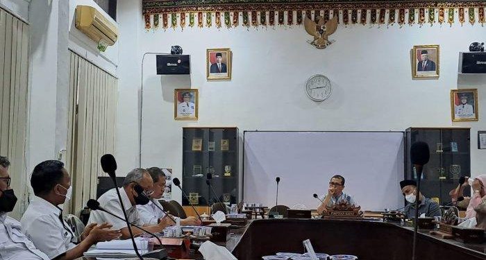 DPRD Kota Metro menolak kenaikan tarif PBB P2