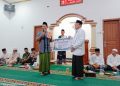Walikota Metro Serahkan Bantuan Di Masjid Al-Fikriah Metro Pusat