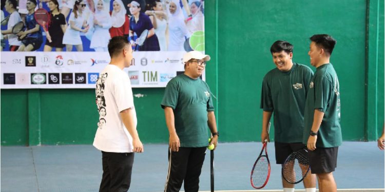 Dalam Rangka HUT Klub Tennis Yay ke-1 Pj. Gubernur Samsudin Buka Turnamen Tennis  Di Lapangan Tennis Indoor, Kantor Gubernur Lampung
