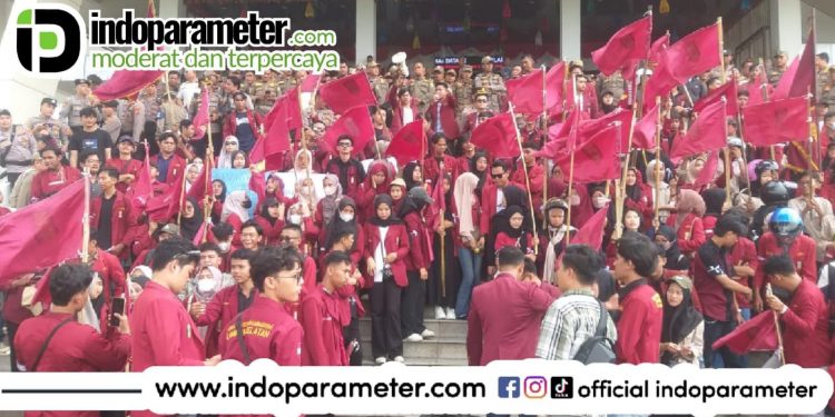 Bakar Ban di Depan DPRD, IMM Lampung Serukan Keadilan untuk Petani Singkong