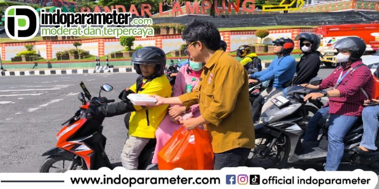 Taring Lampung Bagikan Nasi Kotak Sehat untuk Warga yang Membutuhkan: Program Sosial yang Diterima Positif oleh Masyarakat