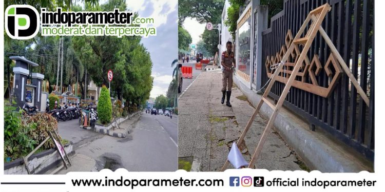 Usai Viral di Medsos, Satpol-PP Kota Metro Minta Pengusaha Florist Segera Angkut Tiang Papan Bunga dari Trotoar