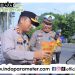 Kapolres Metro Apresiasi Pengendara Tertib dengan Pembagian Sembako dalam Ops Keselamatan Krakatau 2025