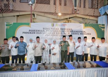 Gubernur Mirza Buka Puasa Bersama Seluruh Jajaran RSUD Abdul Moeloek, Sampaikan 3 Prioritas Program Kesehatan Presiden Prabowo Subianto 