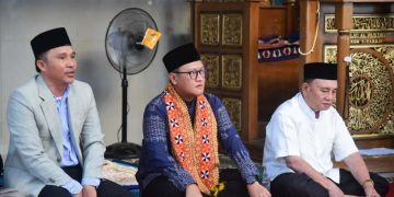 Ketua DPRD Lampung Serahkan Bantuan dan Santunan Saat Safari Ramadhan di Lampung Barat