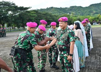 Brigif 4 Mar/BS: Danbrigif 4 Mar/BS Beserta Ibu Ketua Cabang 7 PG Kormar Pimpin Apel Gabungan dalam Rangka Halal Bihalal Idulfitri 1446 H di Wilayah Lampung
