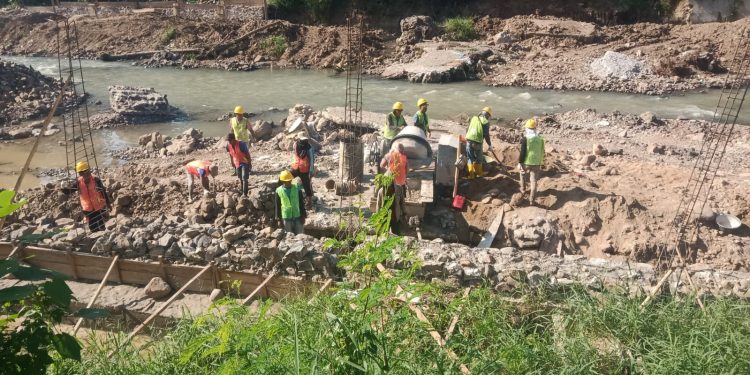 BPBD Provinsi Lampung ‘Warning’ Konsultan Pengawas dan Rekanan Proyek Tebing Sungai di Desa Bunut Kecamatan Way Ratai Kabupaten Pesawaran