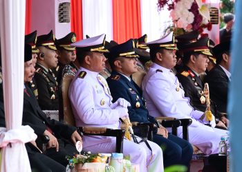 SINERGI TNI-POLRI: DANBRIGIF 4 MAR/BS DAN IBU KETUA CABANG 7 PG KORMAR HADIRI PERINGATAN HUT BHAYANGKARA KE-79 DI POLDA LAMPUNG