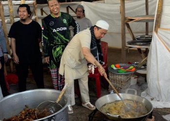 Sekda Marindo Turun Langsung di Dapur Umum yang ada di Kota Baru